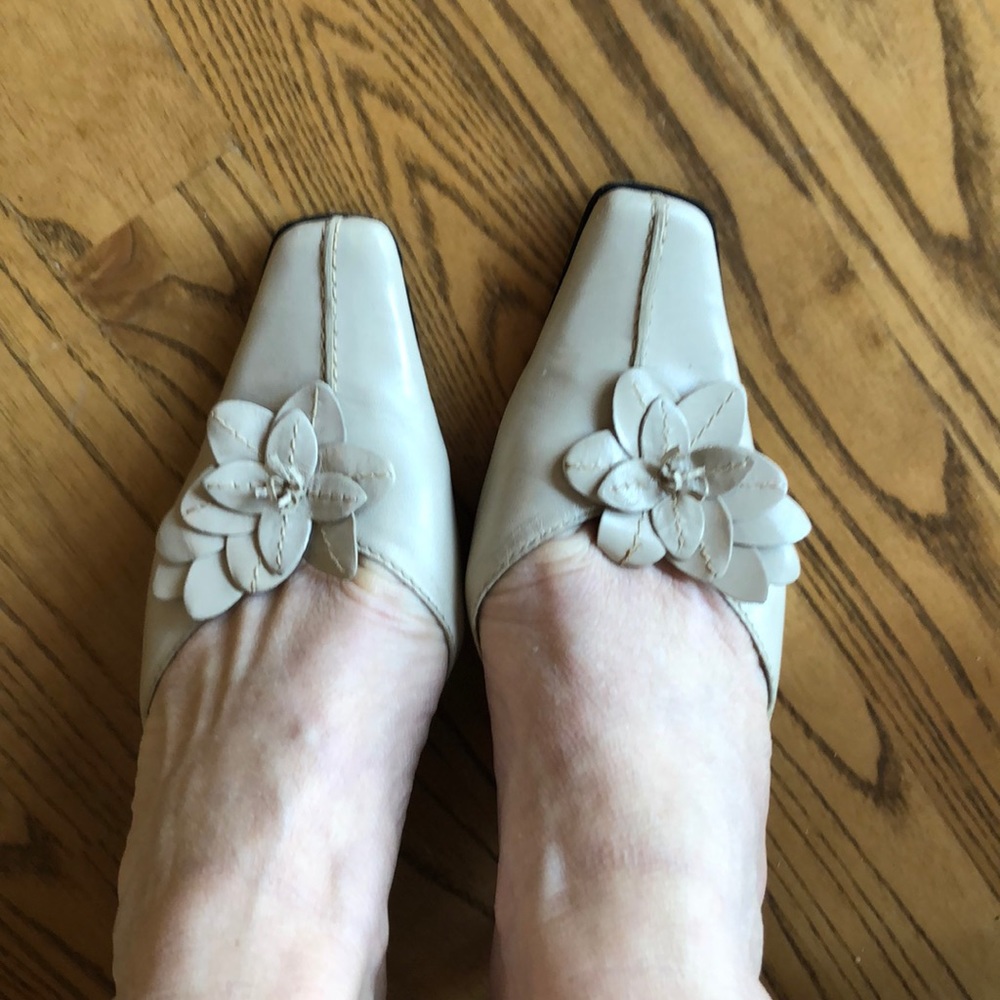 Antonio Melani Bone pumps size 7M